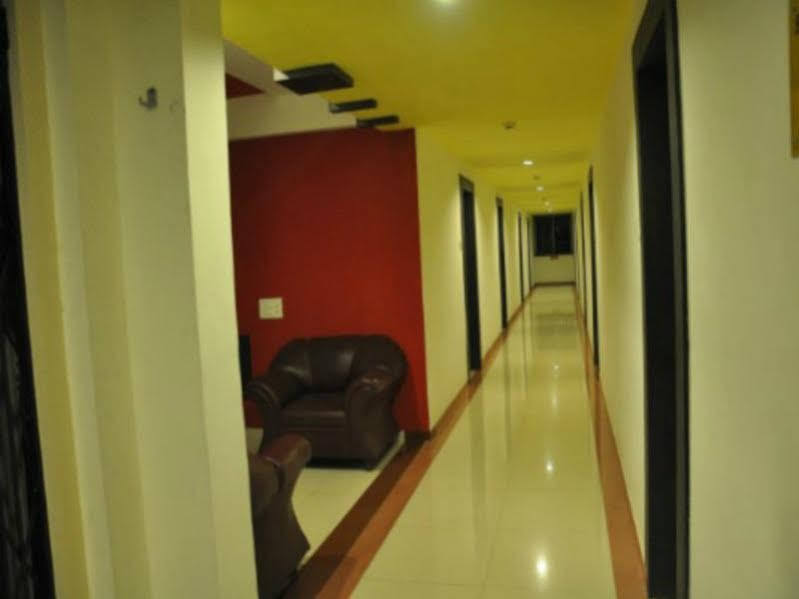 Hotel Alpine Pune Ngoại thất bức ảnh