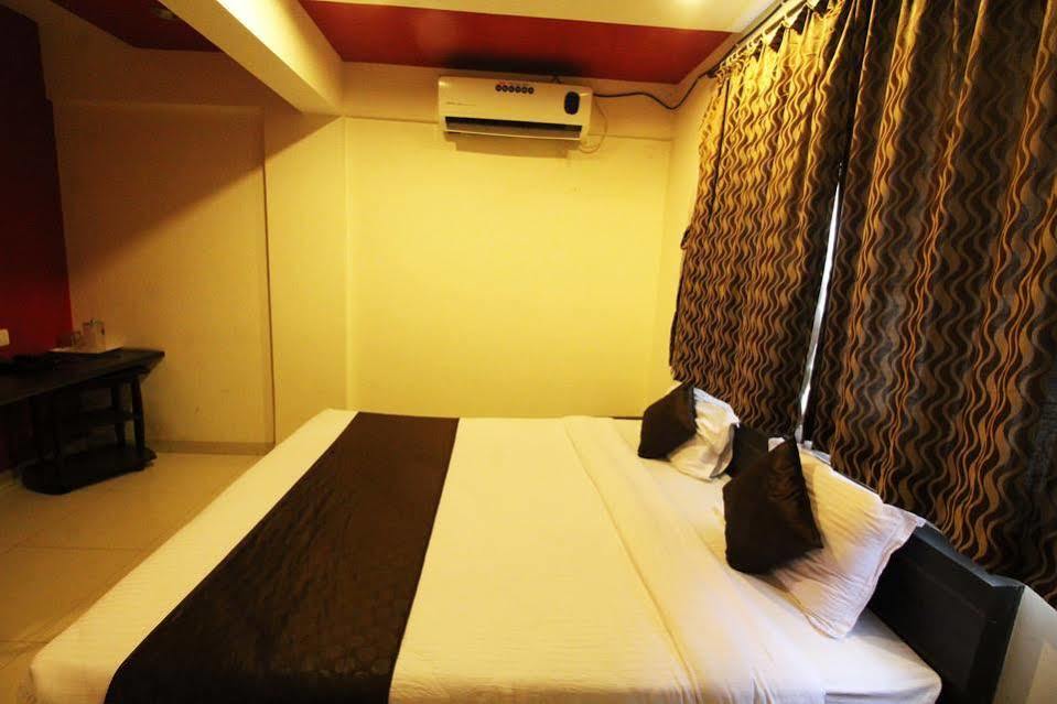 Hotel Alpine Pune Ngoại thất bức ảnh